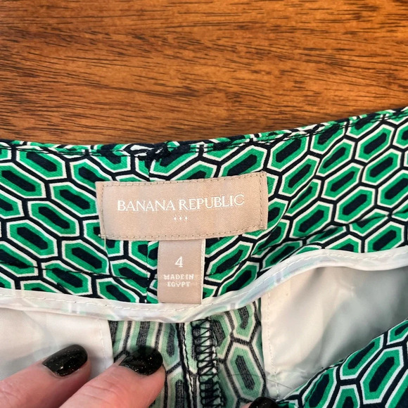 Banana Republic Women's Green Geometric Print Low Rise Shorts size 4 - Picture 2 of 5